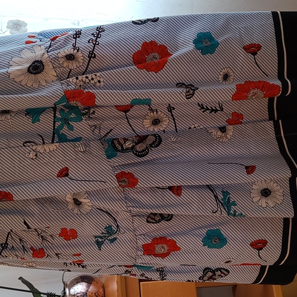 Skirt - Picture 3 of 6